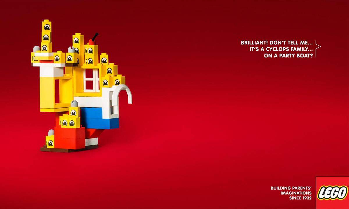 "Sag nichts ... es ist eine Zyklopenfamilie auf einem Partyboot?" Seit 1932 beflügelt Lego die Phantasie der Eltern, heißt es in dieser Kampagne aus Kanada.