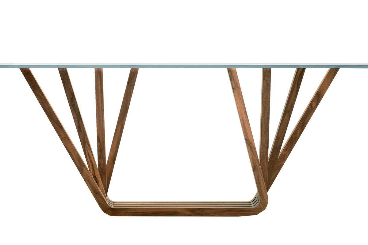 Der elegante Tisch Domino ist in verschiedenen Holzarten zu haben. www.cattelanitalia.com