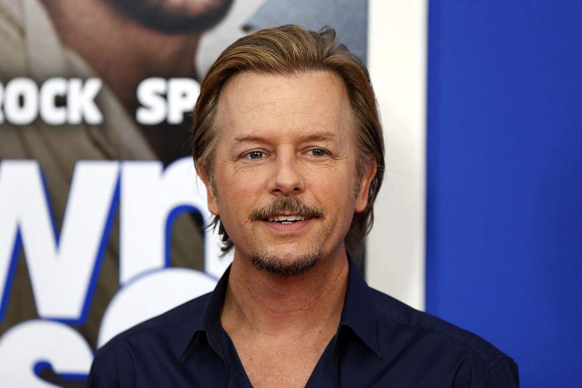 US-Schauspieler David Spade (49) ärgerte sich scheinbar ein bisschen - auch er hat am gleichen Tag Geburtstag wie der neugeborene Prinz: "Er ist gerade sechs Minuten alt und schon ist er berühmter als ich? Das ist nicht cool."