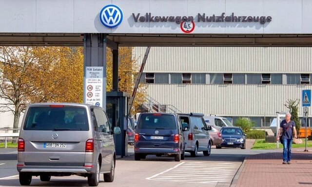 "In den kommenden Jahren benötigen wir deshalb ein Höchstmaß an Flexibilität und Leistungsbereitschaft der gesamten Mannschaft", heißt es von VW.
