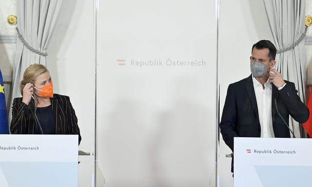 Susanne Raab und Wolfgang Mückstein appellierten, sich impfen zu lassen.