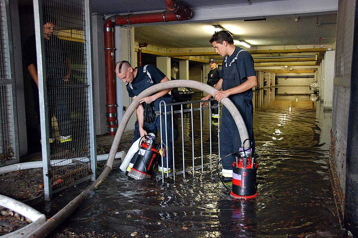 In Mödling musste die Feuerwehr zahlreiche Keller auspumpen.