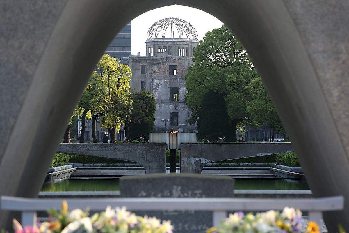 Es ist ein historischer Besuch: Am Samstag wird US-Präsident Barack Obama als erster US-Präsident das Hiroshima-Denkmal besuchen. Er werde nicht um Entschuldigung bitten, gab er schon im Vorhinein bekannt. Die USA sind das einzige Land, das jemals Atombomben zu militärischen Zwecken eingesetzt hat.