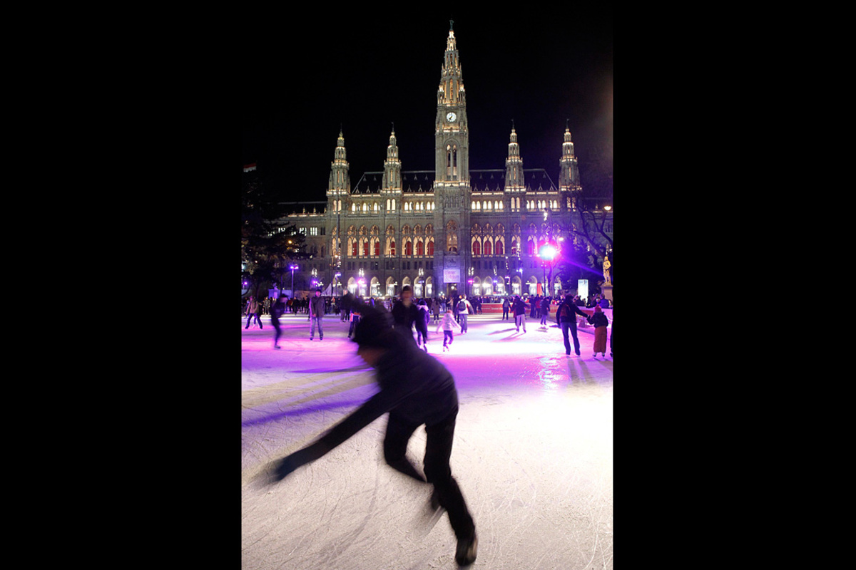 Zusätzlich werden zwei Euro Ticket-Pfand eingehoben. Schulklassen sowie Kindergarten- und Hortgruppen können an Schultagen von 9 bis 16 Uhr in Begleitung gratis ihre Runden drehen.