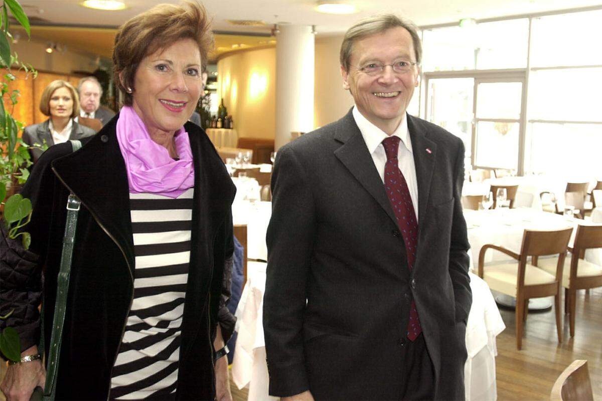 In den Nationalrat schaffte es auch die ehemalige österreichische Eiskunstläuferin und Fernsehmoderatorin Ingrid Wendl. Von 2002 bis 2006 saß sie für die ÖVP als Abgeordnete im Hohen Haus.
