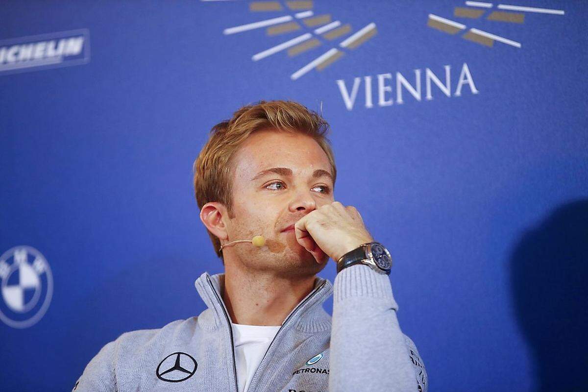 Völlig überraschend zog Formel-1-Weltmeister Nico Rosberg am Freitag einen Schlussstrich unter seine Motorsportkarriere. Der Deutsche, Sohn von Weltmeister Keke Rosberg, bestritt 206 Rennen, feierte 23 Siege und sicherte sich einmal die WM - seine Karriere in der Königsklasse des Motorsports im Rückspiegel: