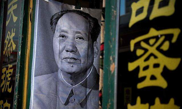 Ein Porträt des chinesischen Diktators Mao Zedong.