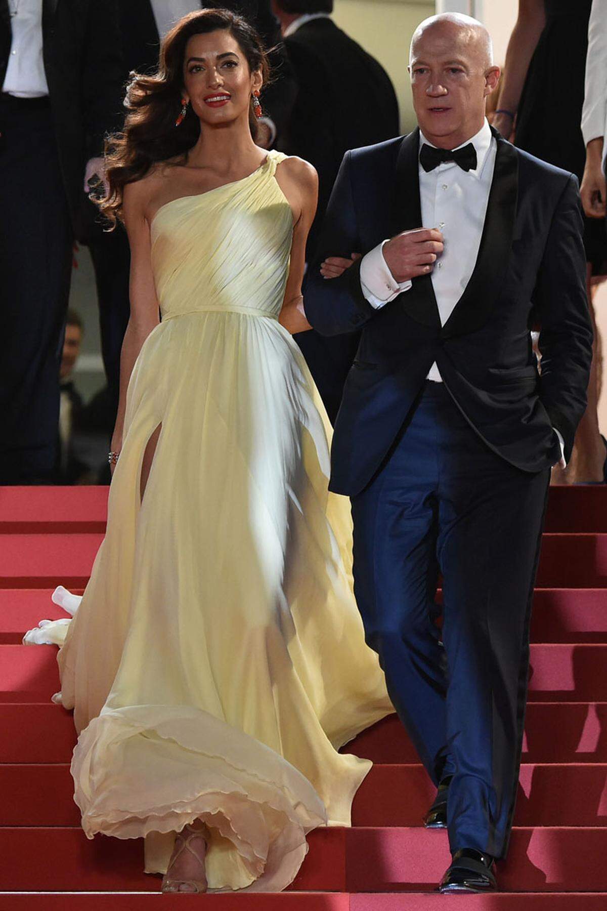 "Money Monster" feierte am zweiten Abend der Filmfestspiele in Cannes Premiere. Amal Clooney bezauberte in einem Kleid von Atelier Versace.