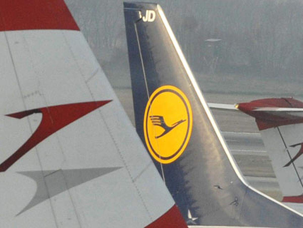 Lufthansa-Finanzvorstand Stephan Gemkow verkündet, dass aus Sicht der Lufthansa die Verhandlungen mit der EU-Kommission über die Übernahme der AUA abgeschlossen sind. Es gebe keine weiteren Forderungen der Brüsseler Behörde, so Gemkow.Zuvor hatte es ein wochenlanges zähes Ringen um die Wettbewerbsprüfung der EU gegeben. Die Lufthansa hatte im Zuge dessen ihr bis zum 31. Juli gültiges Kaufangebot um einen Monat verlängert.