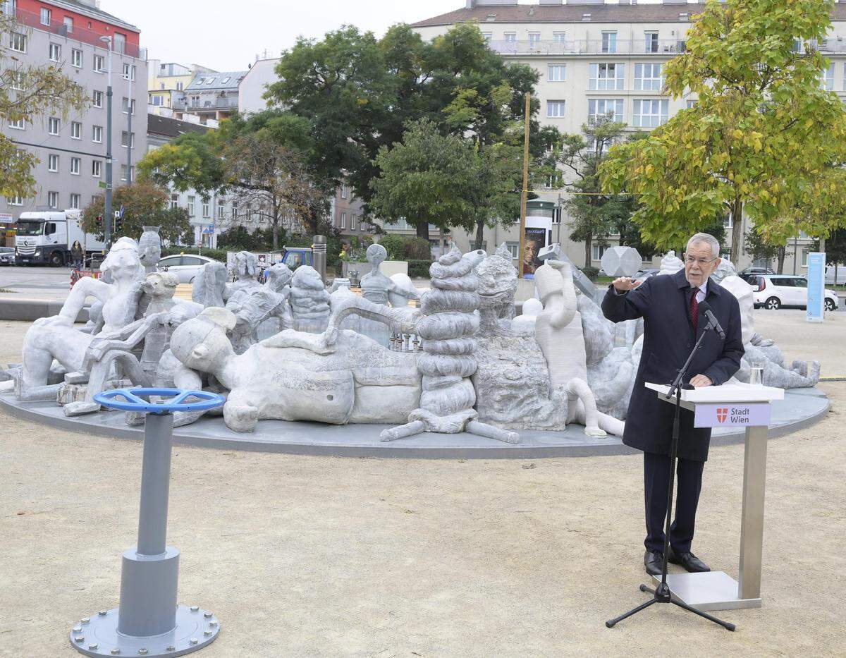 Bundespräsident Alexander Van der Bellen bei der Eröffnung des „Jubiläumsbrunnen „WirWasser“.