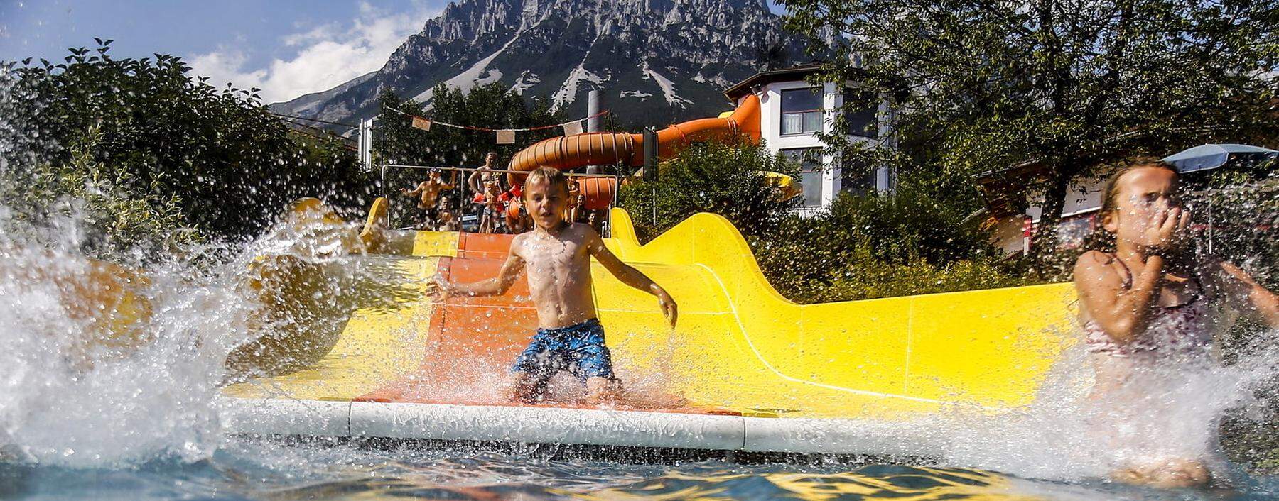 Urlaub in Österreich ist auch heuer im Sommer voll im Trend. „Es ist schwieriger, gutes Personal zu finden als Gäste“, sagen die Hoteliers.