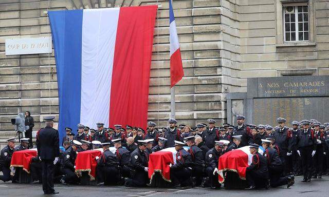 Vier Menschen wurden Opfer der Attacke des Mannes in Paris am 3. Oktober.