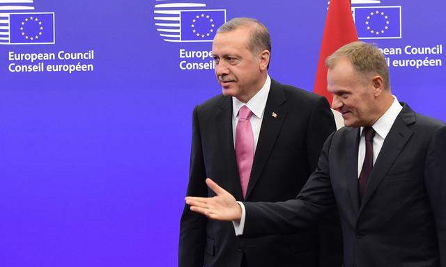 -Recep Tayyip Erdoğan und Donald Tusk.