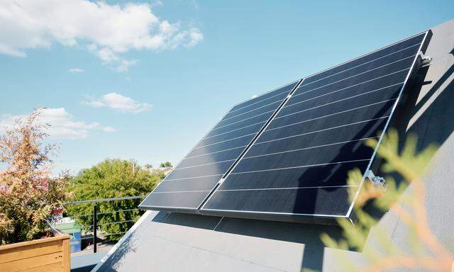 Terrassen lassen sich mit Fotovoltaik-Elementen sinnvoll überdachen. 