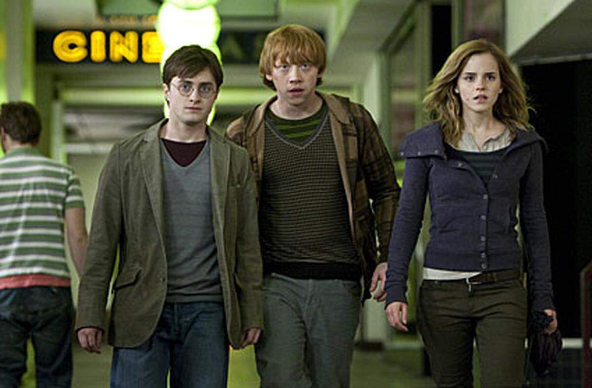 'Harry Potter und die Heiligtümer des Todes"' ist der siebte und laut Autorin Joanne K. Rowling auch der letzte Band der Zauberlehrlings-Reihe. Die Fantasy-Verfilmung wurde in zwei Teile gesplittet. Teil zwei folgt 2011.