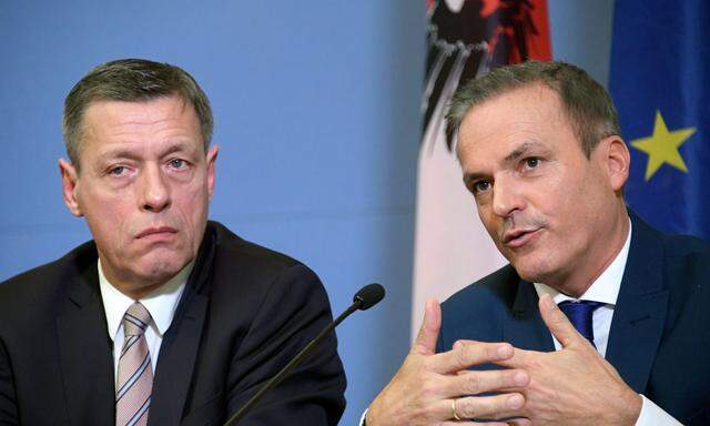 Sektionschefs Christian Pilnacek und Eduard Müller (v.l.): Fiskus entgehen jährlich viele Hunderte Millionen Euro