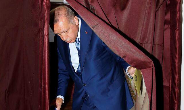 Präsident Recep Tayyip Erdoğan kämpft um eine weitere Amtszeit. Seine AKP regiert die Türkei seit 16 Jahren.