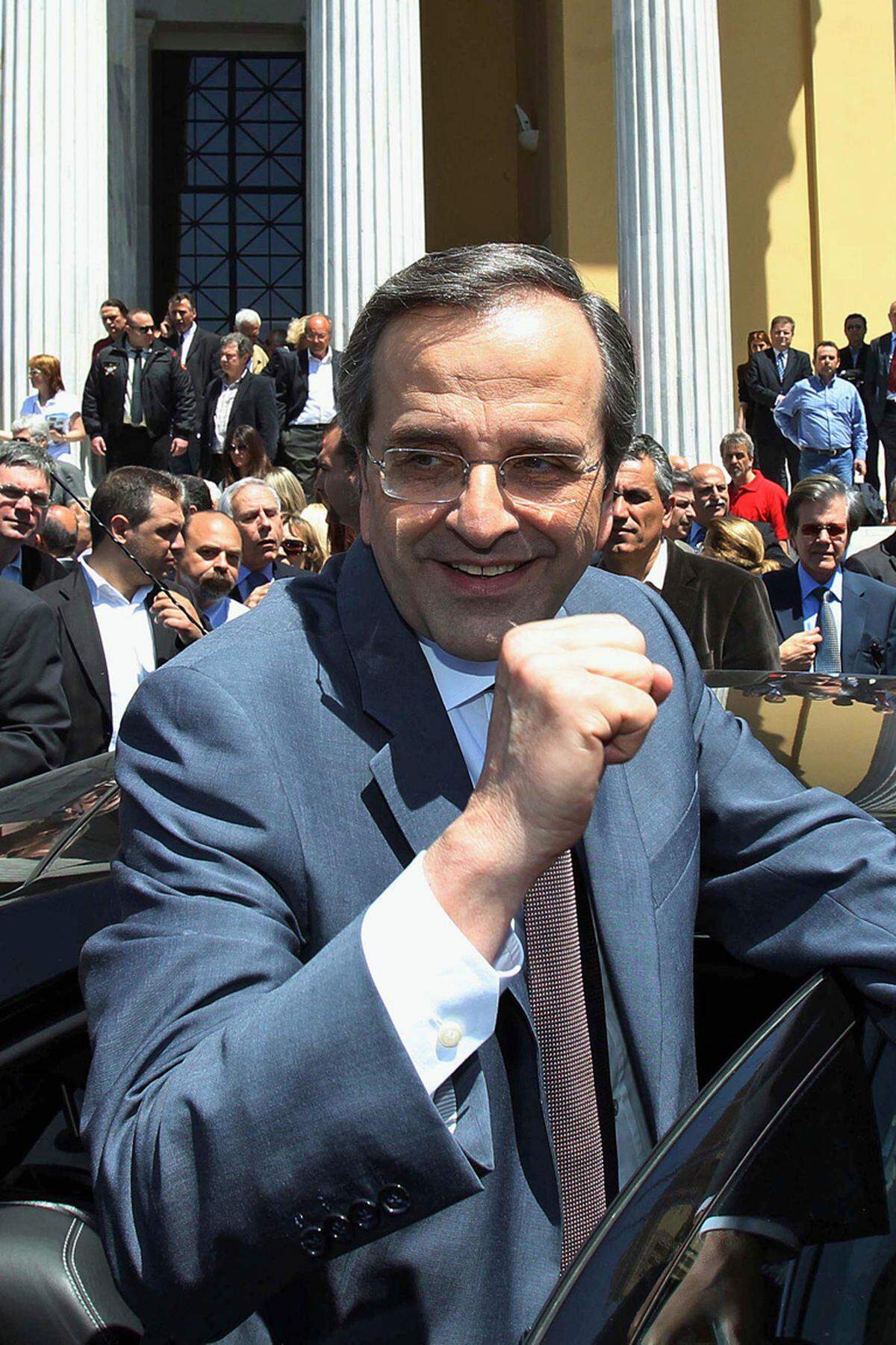 Die konservative Partei des Ökonomen Antonis Samaras landete bei der Wahl mit 129 Mandaten auf Platz eins. Die Partei spricht sich vehement für den Verbleib in der Eurozone und die Weiterführung des Sparkurses aus. Angesichts der EU-Unterstützung für spanische Banken hat sie sich kurz vor der Wahl aber für "Nachverhandlungen" über einzelne Punkte des Hilfspakets für Griechenland ausgesprochen.