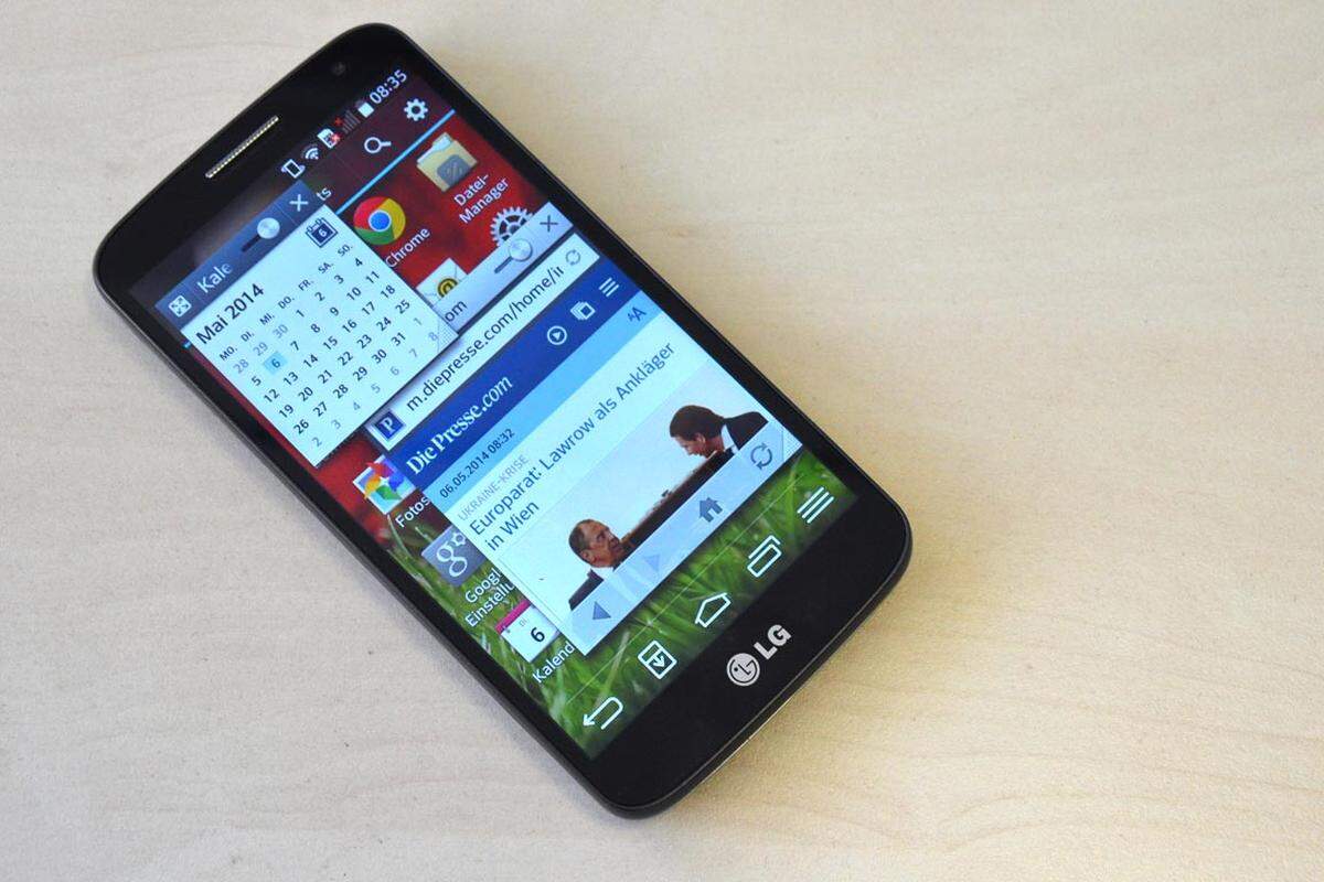 Eine ungewöhnliche Multitasking-Funktion bietet LG mit QSlide. Dabei können einzelne Apps in verschiebbaren Mini-Fenstern im Vordergrund angezeigt werden.