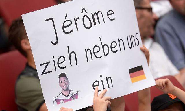 Die deutschen Fußball-Fans sind sich einig: Sie wollen Jerome Boateng als Nachbarn, AfD-Vizechef Gauland hat da seine Zweifel.