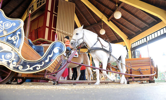 Archivbild: Seit 1887 gibt es das Karussell neben dem Schweizerhaus