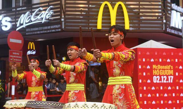 Eröffnung der ersten McDonald's-Filiale in Hanoi