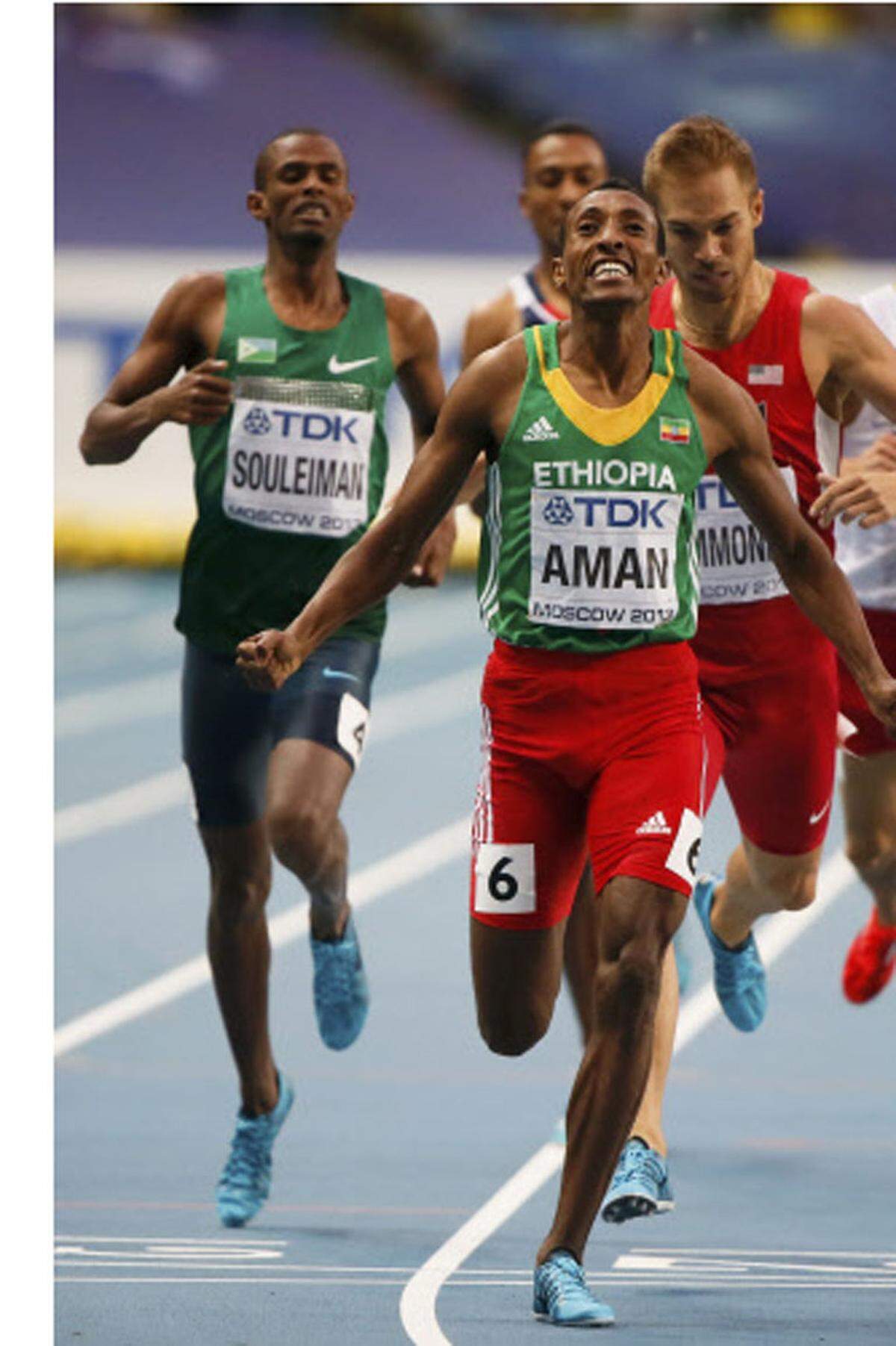 Mohammed Aman aus Äthiopien gewinnt in Abwesenheit von Weltrekordler David Rudisha die 800 Meter. Er setzt sich in 1:43,31 Minuten gegen den US-Amerikaner Nick Symmonds und Ayenleh Souleiman aus Dschibuti durch.  Zu einer rein afrikanischen Angelegenheit gerät das Finale über 3000 Meter Hindernis der Frauen. Milcah Chemos Cheywa aus Kenia siegt in der Jahresweltbestleistung von 9:11,65 Minuten in spannenden Rennen vor ihrer Landsfrau Lidya Chepkurui. Für Sofia Assefa aus Äthiopien bleibt Bronze.