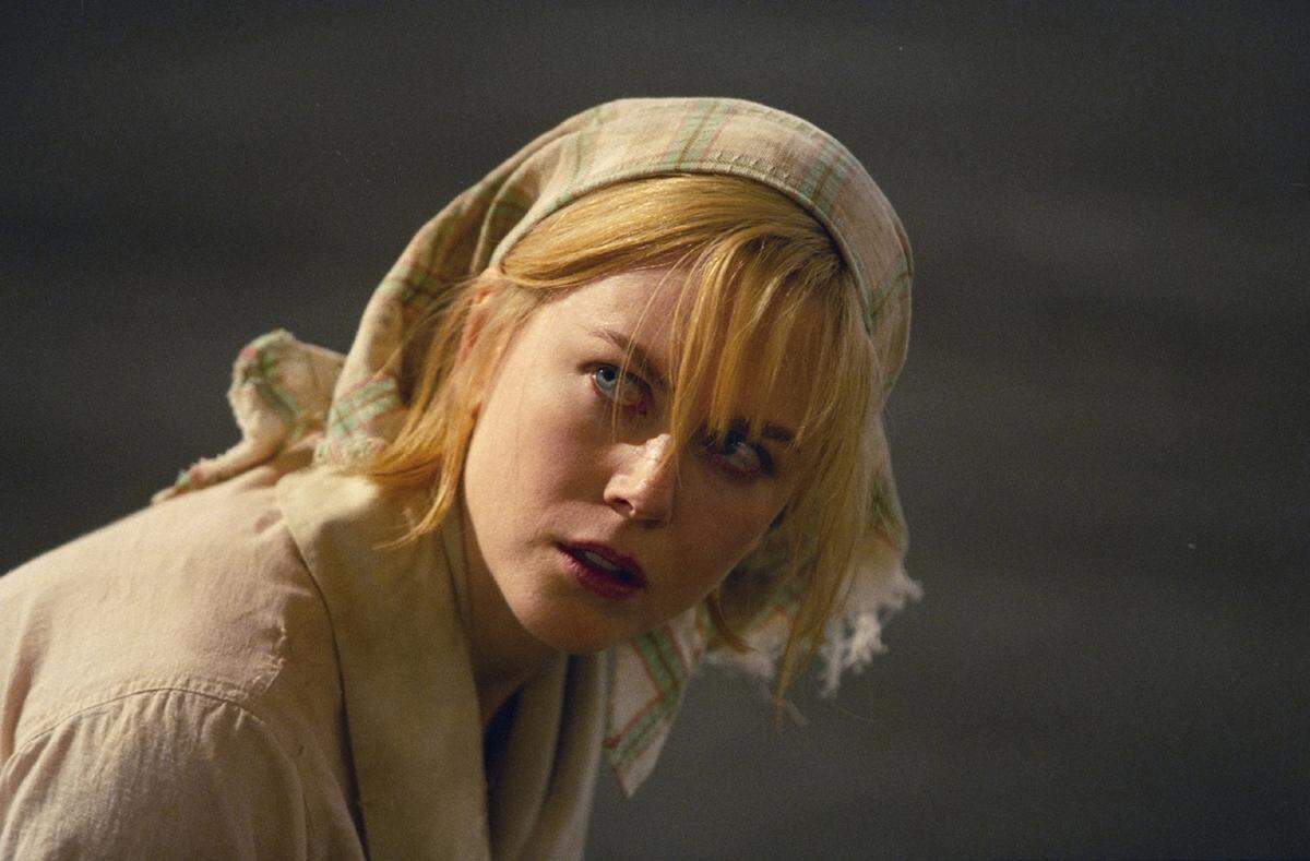 Auch der minimalistische, in Theaterbühnen-Optik gedrehte Film "Dogville" mit Nicole Kidman wurde vielfach preisgekrönt. Der Drei-Stunden-Film erzählt von einer jungen Frau Grace, die in einer nordamerikanischen Kleinstadt der 1930er-Jahre dem Sadismus der Einwohner ausgeliefert ist. Aber Grace bekommt ihre Rache.