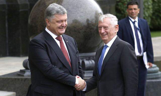 Staatschef Petro Poroschenko trifft Pentagonchef Jim Mattis