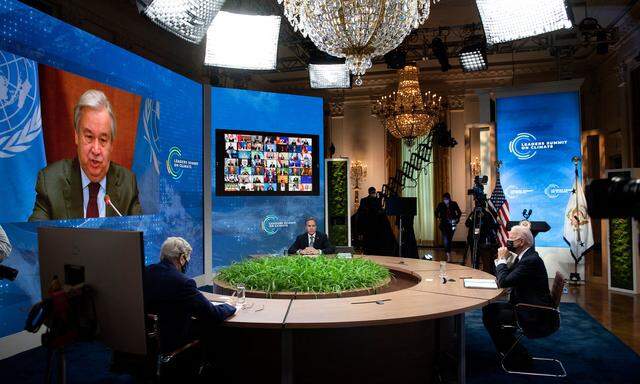 UN-Generalsekretär António Guterres im Videogespräch mit Joe Biden beim Klimagipfel im Weißen Haus. 