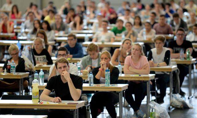 AUFNAHMETEST FUeR DAS MEDIZINSTUDIUM