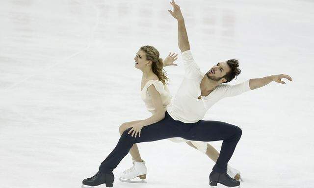 France's Gabriella Papadakis and Guillaume Cizeron compete in the ice dance free dance program during the ISU World Figure Skating Championship in Shanghai