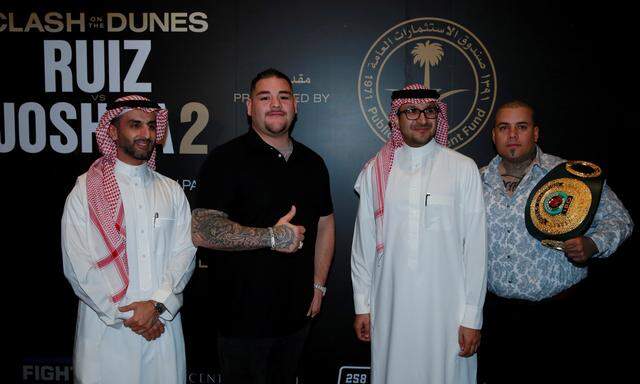 John Ruiz jr. lässt sich die Box-WM in Riad hoch entlohnen, PR-Auftritte inklusive. 