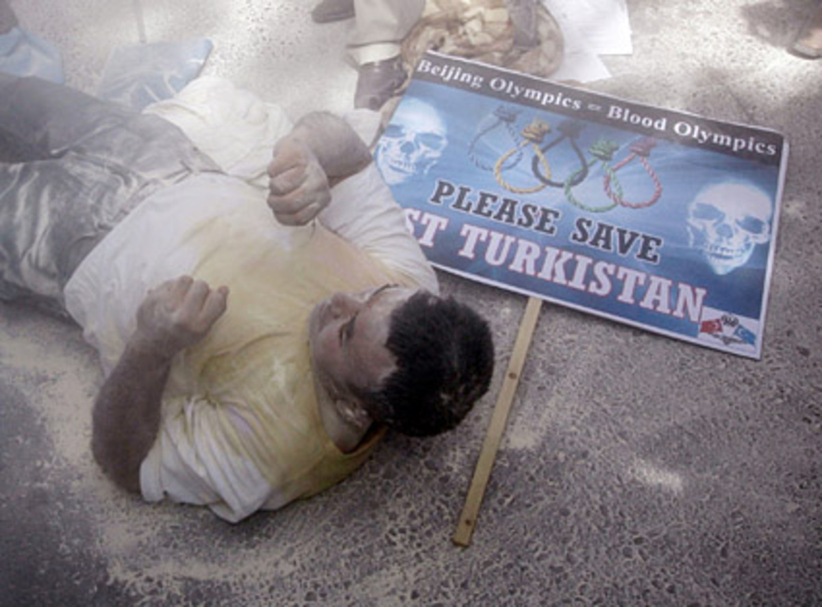 In der Türkei gab es unterdessen einen Zwischenfall: Bei einer Protestaktion von Uiguren vor der chinesischen Botschaft setzte sich ein Demonstrant in Brand. Der Mann wurde gelöscht und in ein Krankenhaus gebracht.