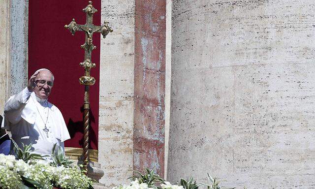 Pope Francis waves as he arrives to deliver the Urbi et Orbi (to the city and the world) benediction at the end of the Easter Mass in Saint Peter´s Square at the Vatican