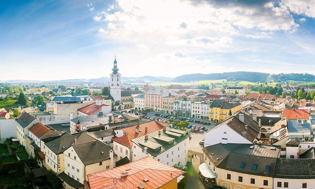 In OÖ bietet unter anderem die Stadt Freistadt ein vielfältiges Programm mit  Schauschmieden in der alten Schmiede, Spezialführung „König Ottokar in Freistadt“ Kirchturmbesteigung und vielem mehr.