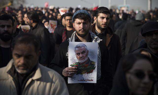 Staatstrauer für den getöteten General. Am Montag waren Teherans Straßen von Hunderttausenden Regimeanhängern gefüllt.