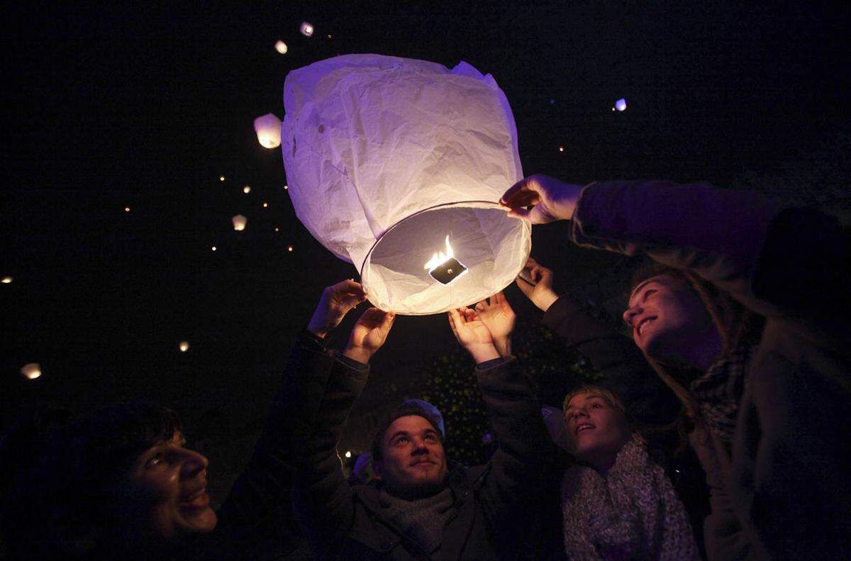 Im Rahmen von "Kapulica &amp; Lanterns" werden in Zagreb tausende Wünsche ans Universum geschickt.