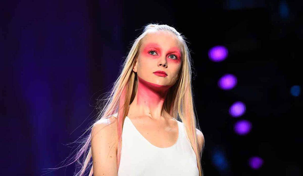 Bevor auf den Laufstegen der Berliner Modewoche die neuesten Fashiontrends präsentiert werden, zeigte die Show von Maybelline New York, was sich in Sachen Make-up so tut.  