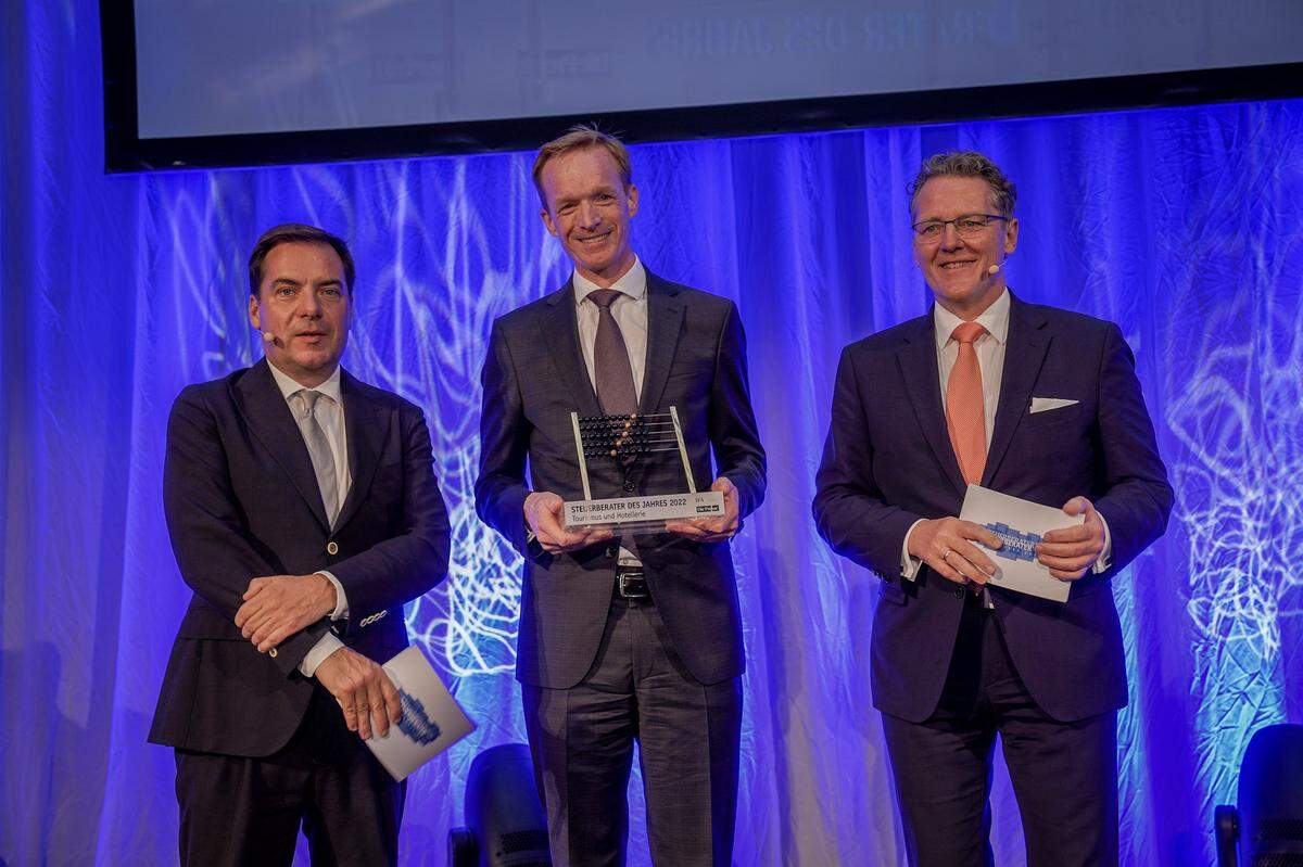 Ebenfalls neu war die Fachkategorie „Tourismus und Hotellerie“. Der Award ging an Andreas Kapferer von Deloitte Tirol (im Bild mit Rainer Nowak, Chefredakteur, Herausgeber und Geschäftsführer der „Presse“ und IFA Vorstand Michael Baert, v. l.).