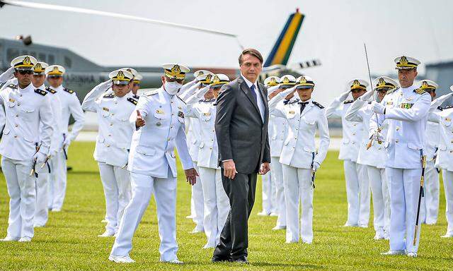 Brasiliens rechtspopulistischer Präsident, Javier Bolsonaro, genießt den Rückhalt der Streitkräfte.