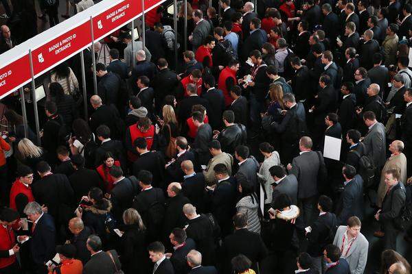 Im Vorjahr zählte die GSMA-Association über 93.000 Besucher auf der Fachmesse - ein Besucherrekord. In diesem Jahr wurde auch die neue U-Bahn fertiggestellt. Diese fährt jetzt zwischen Flughafen und Messegelände.