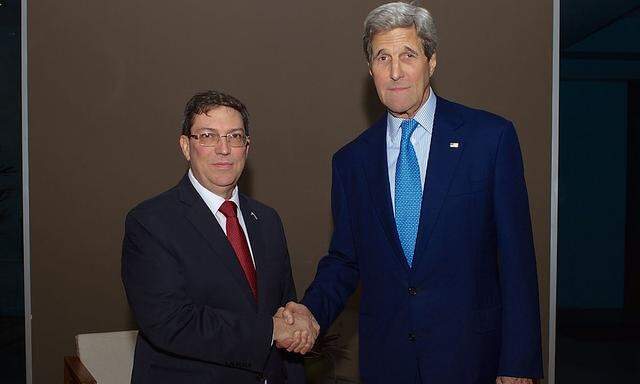 Der kubanische Außenminister Bruno Rodriguez und US Staatssekretär John Kerry 