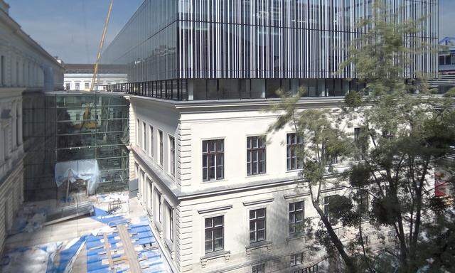 Umbau: Die Grazer Universitätsbibliothek wurde bis auf ihre historische Substanz freigelegt und mit moderner Architektur kombiniert.