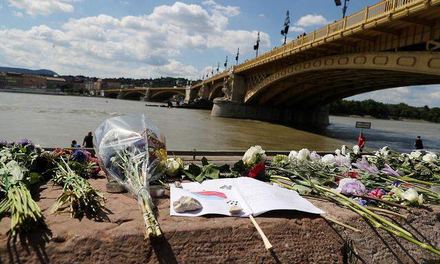 Flowers are seen placed next to the Margaret bridge in respect for the victims from a boat carrying South Korean tourists capsized on the Danube river, in Budapest