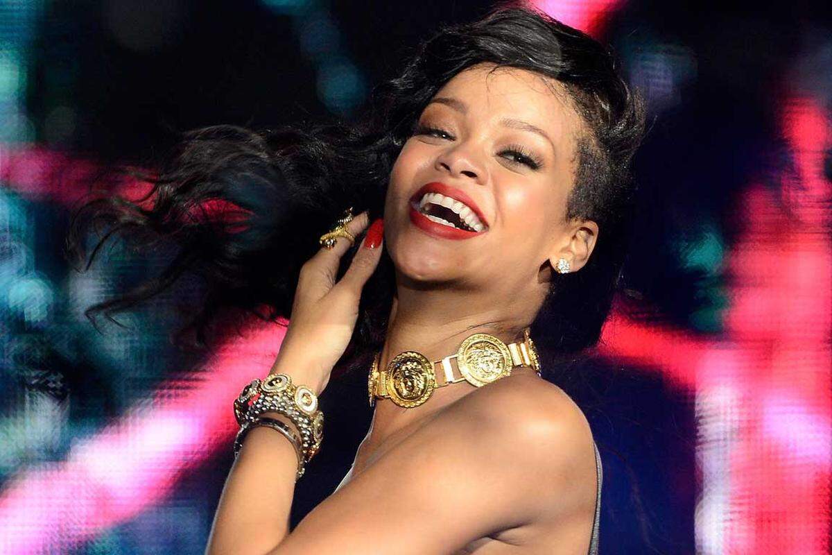 Popstar Rihanna hat laut "Hollywood Life" ein 16,5 Millionen Euro Penthouse auf Barbados gemietet, in dem sie für ihre Familie und Freunde eine Weihnachtsparty schmeißt. Exfreund Chris Brown stünde ebenfalls auf der Gästeliste, heißt es.