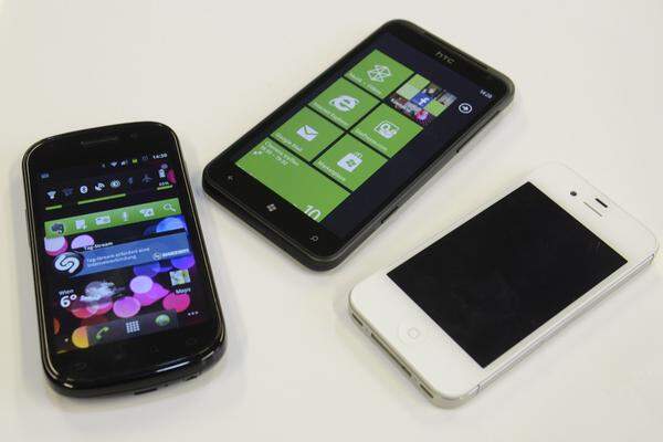 HTC Titan. Das Windows-Phone-Vorzeigegerät des taiwanesischen Herstellers macht seinem Namen alle Ehre. Im Vergleich dazu nimmt sich ein iPhone oder Nexus S geradezu winzig aus. Doch bringt der große Bildschirm überhaupt etwas?Zum vollständigen Testbericht >>>