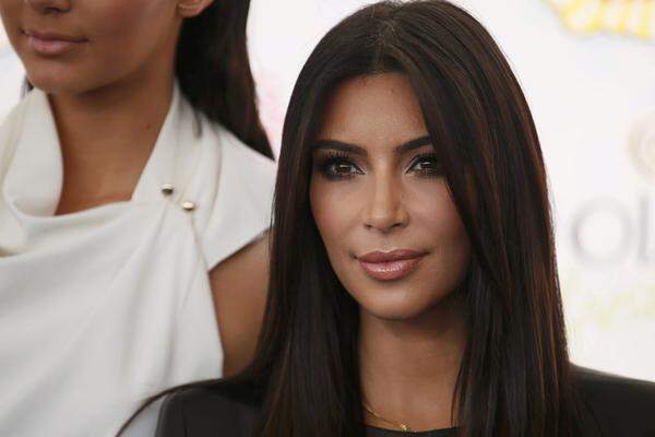 Kim Kardashian, Star ihrer Familien-Reality-Show "Keeping up with the Kardashians", hat mit dem Sender E! einen Drei-Jahres-Vertrag abgeschlossen. Ihr zufolge ist er mit 40 Millionen Dollar dotiert.