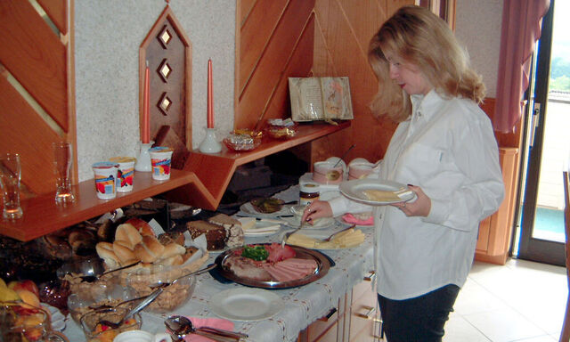 Fruehstuecksbuffet in einer Fruehstueckspensionen