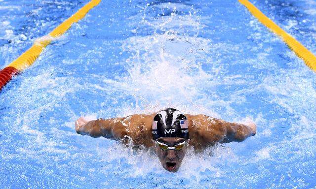Abseits begrenzter Bahnen stellte sich Michael Phelps dem spektakulären Vergleich.
